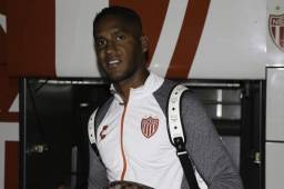 El hondureño Brayan Beckeles cuando llegaba al estadio de Aguascalientes para el juego ante Pumas. Foto cortesía Club Necaxa