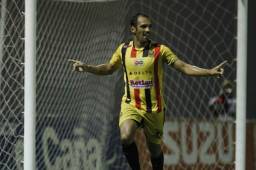 El delantero del Real España afirma que el pueblo hondureño merece respeto y por ello no comparte jugar los repechajes.