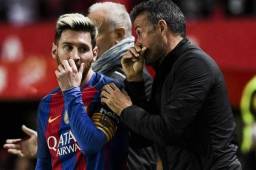 Lionel Messi hablando con Luis Enrique cuando éste lo dirigía en el Barcelona.