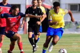 El hondureño, Antony Lozano, fue titular y marcó un gol en la paliza del Cádiz ante el Barbate.
