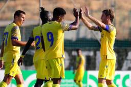 Antony Lozano celebrando su anotación con el Cádiz ante Málaga. Foto Cortesía Twitter.