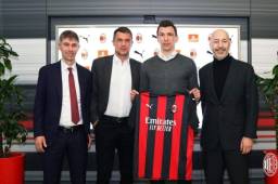 Así fue la presentación de Mandzukic como nuevo jugador del AC Milan. Gran fichaje sin lugar a dudas.