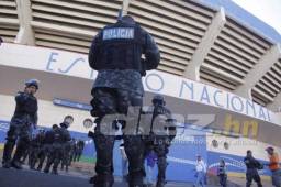 La policía se tomó las afueras del estadio Nacional desde las 11:00 de la mañana