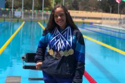 Dulce Flores es una talentosa nadadora con mucho futuro por delante.