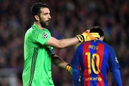 El meta italiano consolando a Messi tras quedar eliminado de Champions.