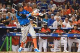 Mauricio Dubón pudo concretar un extra base en su primer bateo.