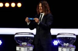 El campeón del Mundo con España en 2010, Carles Puyol, fue el encargado de los emparejamientos del sorteo.