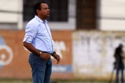 Raúl Cáceres, técnico del Real de Minas, tiene la obligación de salvar del descenso al equipo capitalino.