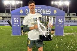 Courtois dijo que el Real Madrid iba a ser campeón de LaLiga y los hinchas del Barcelona lo mandaron a callar. Ahora saca pecho.