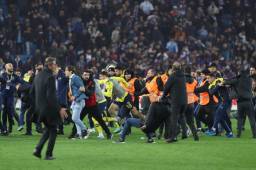 Como parte de una investigación por apuestas en el fútbol, 29 personas, incluido el exdirectivo del Galatasaray Erden Timur, fueron detenidas, informó el diario Türkiye.