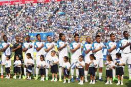 La Selección de Honduras jugó un partido dejando muchas dudas en el estadio Morazán donde la afición le respondió llenando el estadio. Foto Delmer Martínez