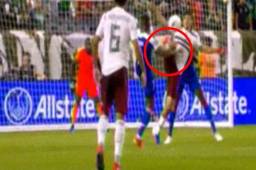 México ha sido muy criticado por su flojo partido ante Haití. Ocupó un penal.