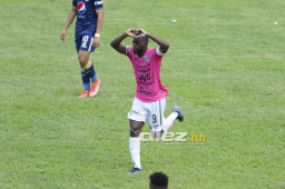 ¡Otro golpe para el Ciclón! Marathón, con un gol in extremis de Félix Crisanto, le saca el empate a Motagua y deja el liderato expuesto