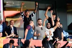 Neymar festejó con todo los goles del PSG en el palco ante el Amiens.