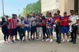 Unos 40 aficionado de Olimpia recorrieron casi 600 millas desde Nueva Jersey para apoyar a su equipo ante Motagua en el clásico de hoy en Charlotte.