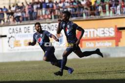 Félix Crisanto dejó tendida a la defensa de Marathón y de pierda derecha anotó un golazo. Foto: Marvin Salgado.