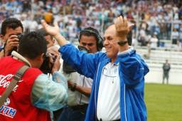 El entrenador hondureño Chelato Uclés se encuentra internado en el hospital del Seguro Social. Es uno de los técnicos más laureados y queridos en el país.
