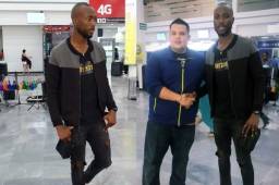 El defensor colombiano Jeisson Palacios arribó al mediodía a San Pedro Sula y fue recibido por Fernando Ávila, gerente del Honduras Progreso.