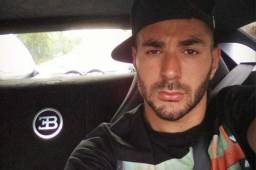 Benzema resultó ileso en un accidente de transito.