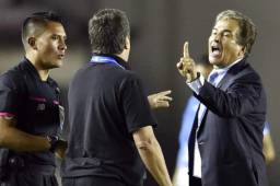 El entrenador de Panamá, Hernán 'Bolillo' Gómez tuvo un encontronazo con el estratega de Honduras, Jorge Luis Pinto, en la Copa Centroamericana.