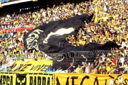 La barra del Real España llegó al entrenamiento de su equipo para darle aliento a sus jugadores.