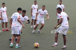 Luis Ovalle, Óscar Salas, Carlos Will Mejía, Carlo Costly, entre otros, ya lucen la nueva camisa del Olimpia.