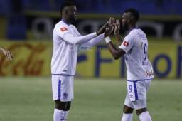 Yustin Arboleda debutó con la camisa del Olimpia. Foto Neptalí Romero.