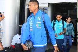 Carlo Costly y Henry Figueroa encabezaron la fila de los jugadores en su arribo.