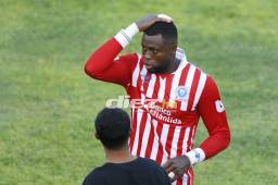 Yustin Arboleda fue el único jugador del Olimpia que brindó declaraciones tras derrota ante Marathón. Foto Diez: Neptalí Romero