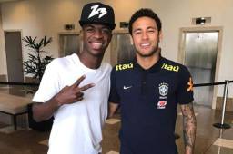 vinicius Jr junto al delantero del PSG, Neymar Jr.