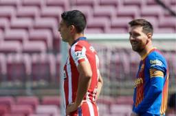 La felicidad de Messi al ver a su gran amigo, Luis Suárez, en el Barcelona-Atlético de Madrid.