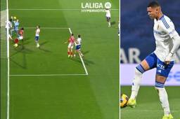 Kervin Arriaga salvó a su equipo en esta acción ante el Gijón.