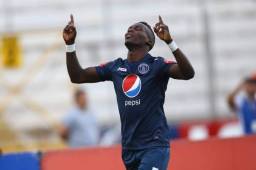 Rubilio Castillo celebrando su gol número 100 en Liga Nacional.