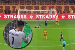 Thomas Strakosha marcó un increíble autogol en su intento por querer atrapar la pelota.