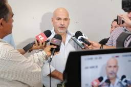 El presidente del Marathón, Orinson Amaya, cuando atendía a los periodistas tras la reunión con el técnico Héctor Vargas. Foto Neptalí Romero