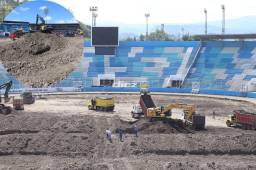 El terreno de juego del estadio Nacional está siendo removido en su totalidad para instalar un nuevo material. (FOTOS: Marvin Salgado).