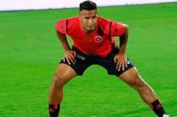 El volante Alex López ya se entrena con el grupo en el Alajuelense de Costa Rica tras superar la lesión muscular que sufrió jugando con la Selección. Foto archivo