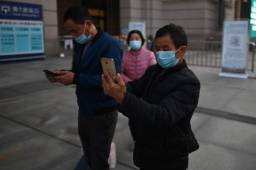 Miles de personas salieron de sus casas luego de estar encerrados por muchos días.