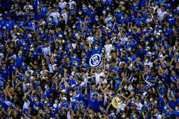 La afición salvadoreña hizo que a la Fesfut la multaran luego de su comportamiento en el partido ante Canadá.