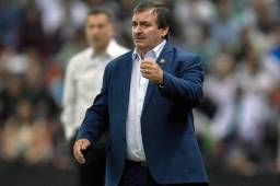 Óscar 'Machillo' Ramírez dice que Costa Rica llega entera al estadio Morazán pese a la derrota 2-0 ante México en el Azteca. Foto AFP