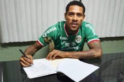 El defensor Henry Figueroa tras firmar su contrato con el Marathón. Este miércoles se sumará a los trabajos. Foto @CDMarathon