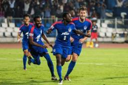 Roby Norales solo tardó 19 minutos para anotar su primer gol en la India.