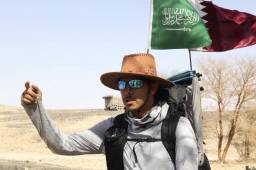 Abdalá Al-Salmi, hincha saudita que camina en dirección de Catar para el Mundial.