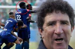 Javier Estupiñán y Héctor Vargas se palabrearon al medio tiempo.