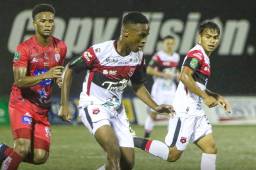 Alajuelense durante el enfrentamiento ante Santos Guápiles en Costa Rica.