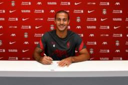 Así ha sido presentando Thiago Alcántara como el nuevo jugador del Liverpool de Inglaterra.