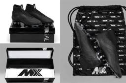 Nike creó unos botines nuevos de la firma 'What the Mercurial' para conmemorar los 20 años de Nike Mercurial.