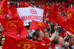 La Europa League tendrá una final con aficionados, aseguró la UEFA.