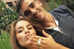 Griezmann con su esposa Erika Choperena.