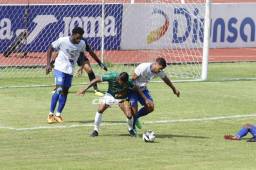 Partidazo en San Pedro Sula entre Marathón y Victoria que empataron 2-2. Foto: Neptalí Romero